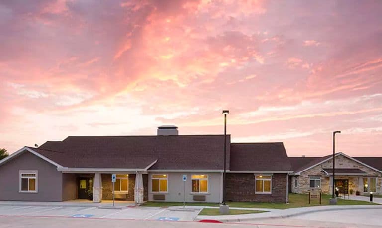 Oxford Glen at Carrollton in Carrollton, TX - Main View