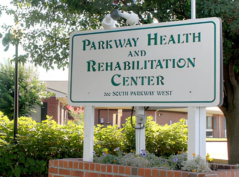 Parkway Health and Rehabilitation Center in Memphis, TN - Main View