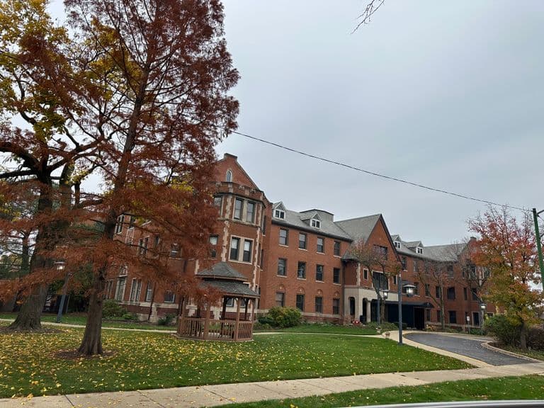 Pearl of Montclare in Chicago, IL - Main View