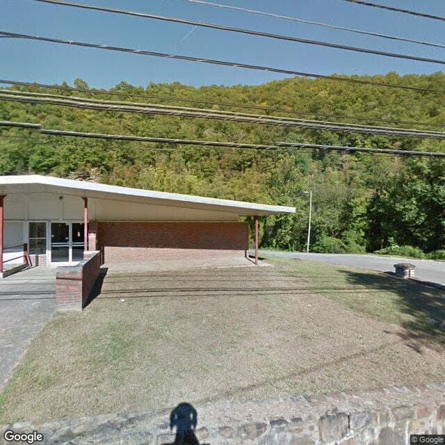 Pineville Manor in Pineville, WV - Main View