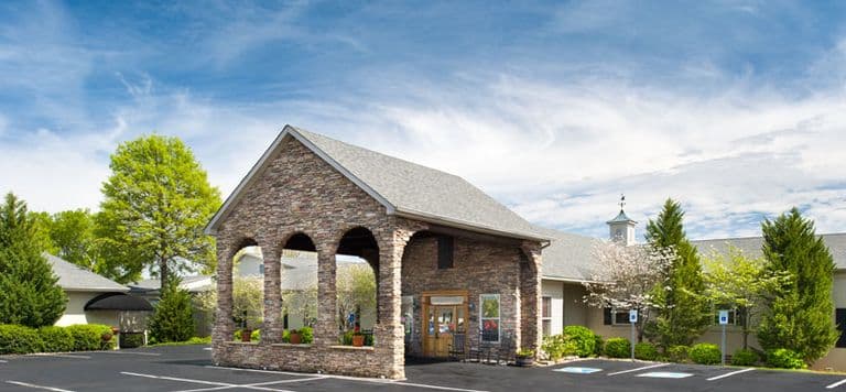 River Oaks Place of Lenoir City in Lenoir City, TN - Main View