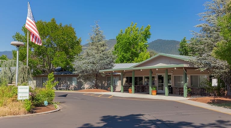 Royale Gardens Health & Rehabilitation Center in Grants Pass, OR - Main View