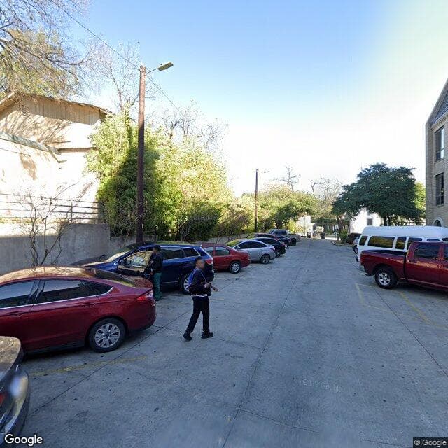 San Pedro Manor in San Antonio, TX - Main View