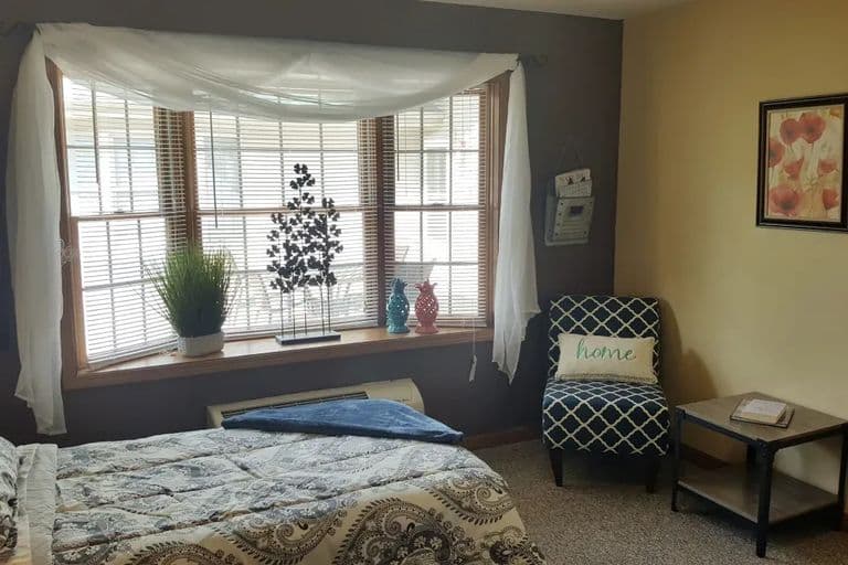 Senior Care Services At Brookstone Estates Of Paris in Paris, IL