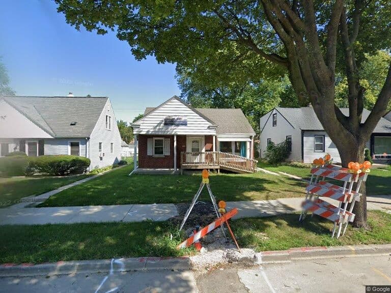 Sensational Paradise Living Center in Milwaukee, WI - Main View