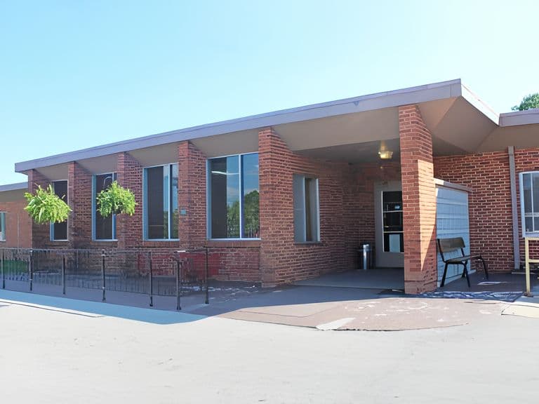 Shady Oaks Healthcare Center - Senior living in Thayer, Missouri