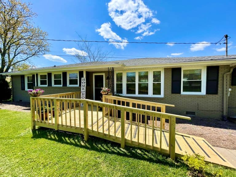 Silver Lining Home and Care in Hendersonville, TN - Main View
