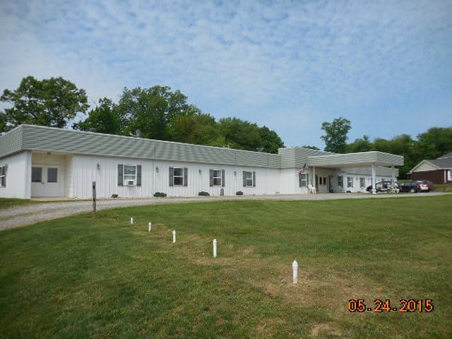 Country Manor in Kittanning, PA - Main View