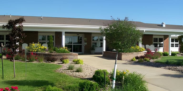 Sunnyview Nursing Home & Apartments in Trenton, MO - Main View