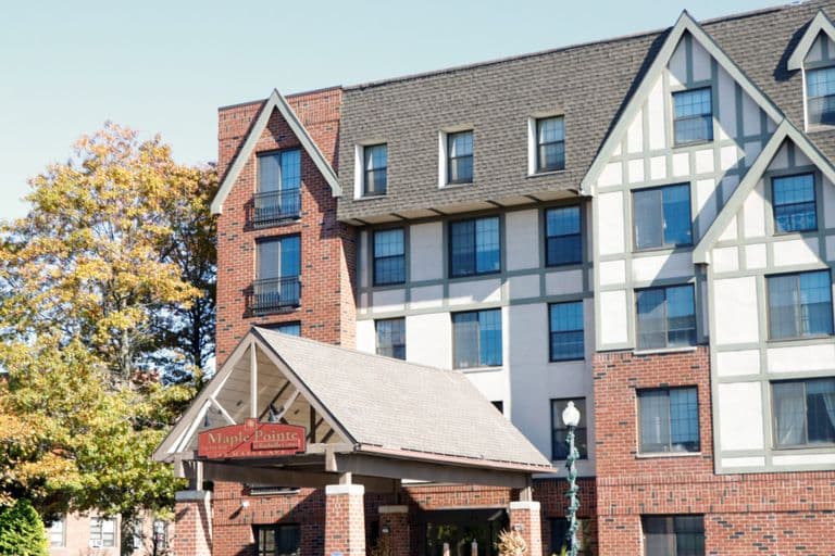 The Glen at Maple Pointe in Rockville Centre, NY - Main View