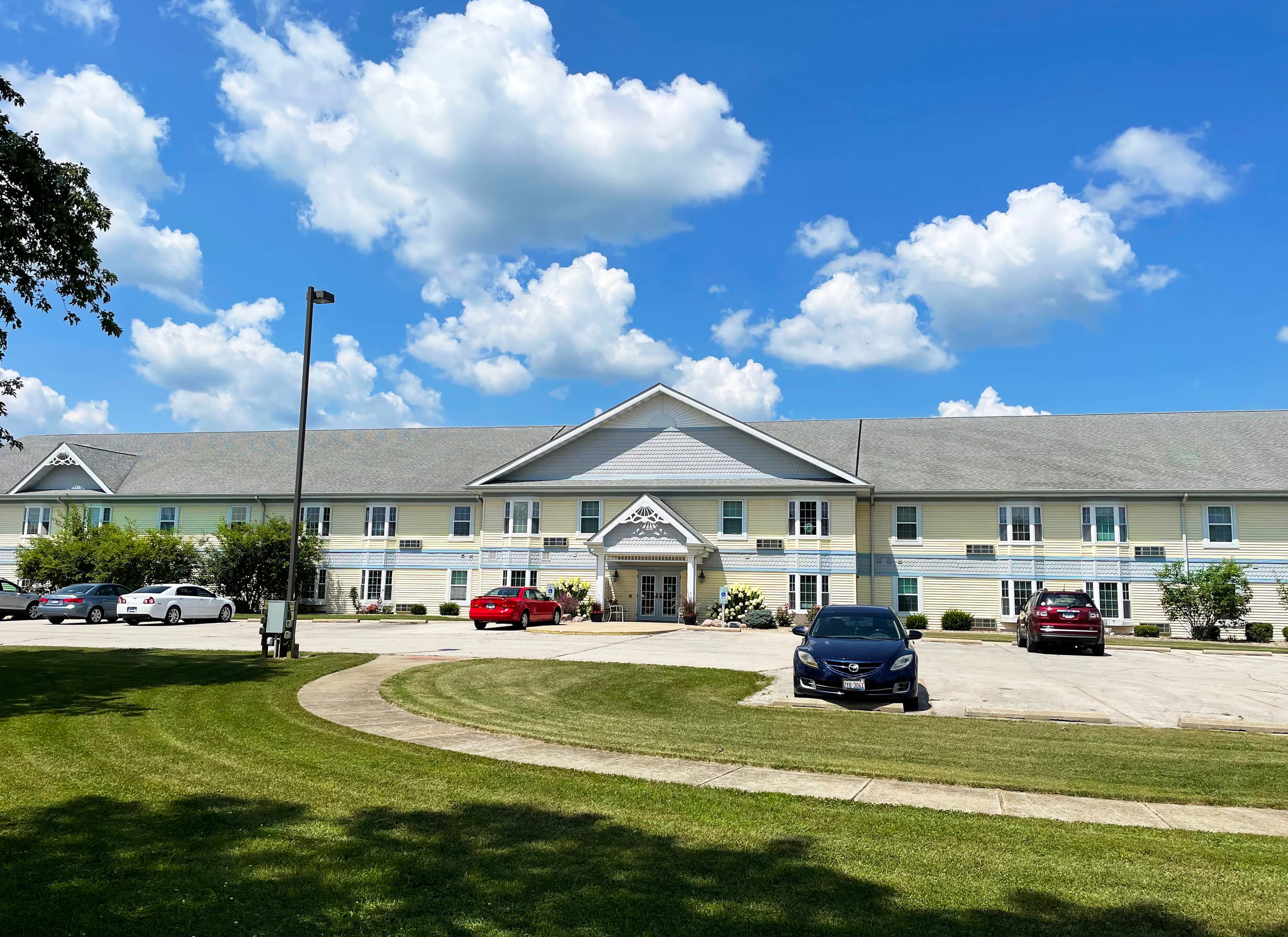 Courtyard Estates of Girard in Girard, IL - Main View