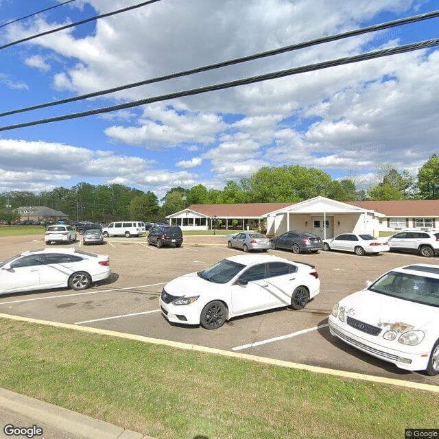 Vineyard Court Nursing Center in Columbus, MS - Main View