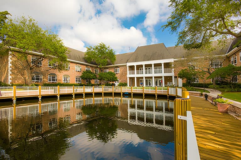Williamsburg Landing Assisted Living in Wilton Manors, FL - Main View