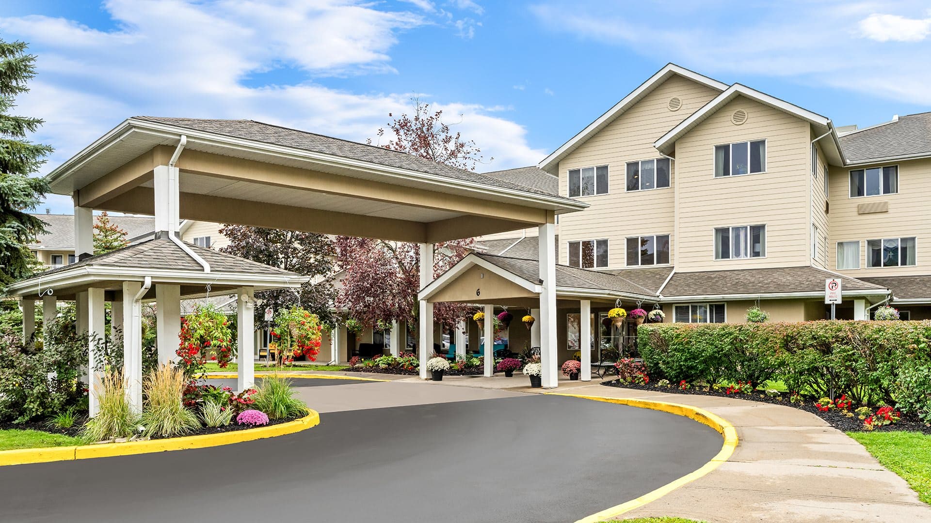 Crystal View Lodge in Nepean, ON