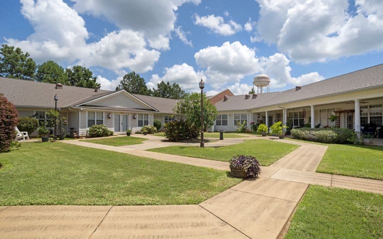 Charlton Place Rehabilitation & Health Care Center in Deatsville, AL - Main View