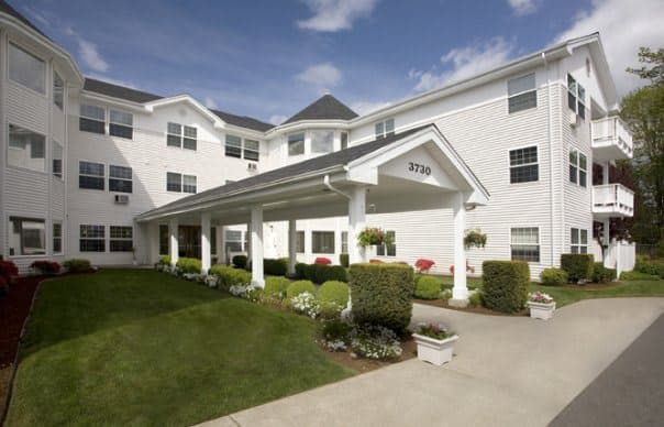 DeTray's Colonial Inn Retirement Apartments in Olympia, WA - Main View