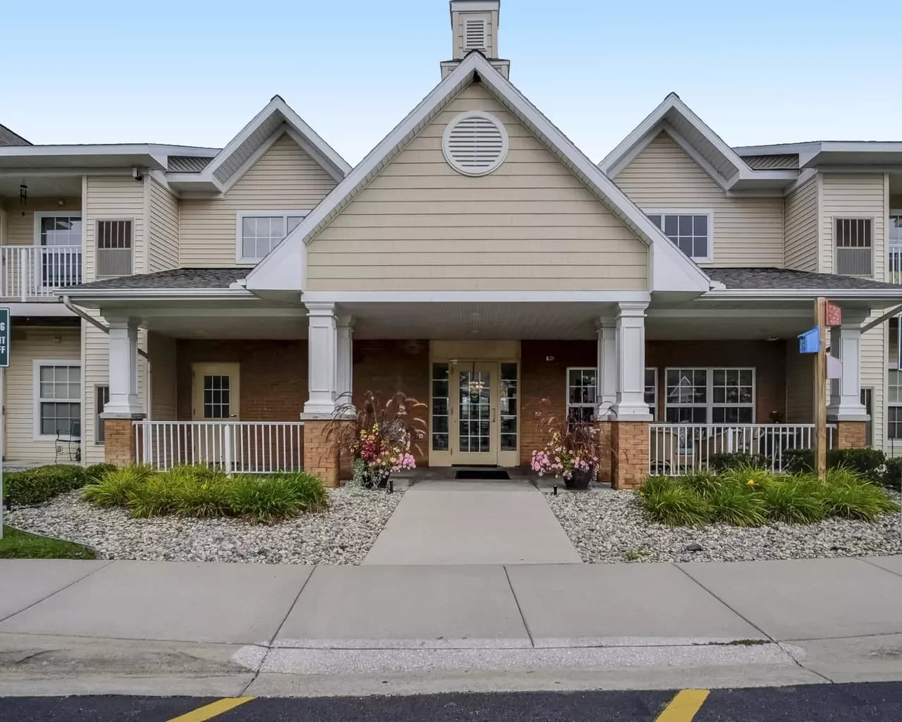 Devonshire Retirement Village in Lapeer, MI - Main View