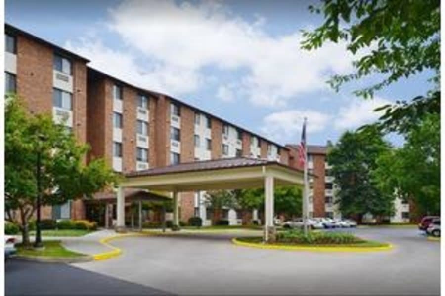 Edinburgh Square in Roanoke, VA - Main View