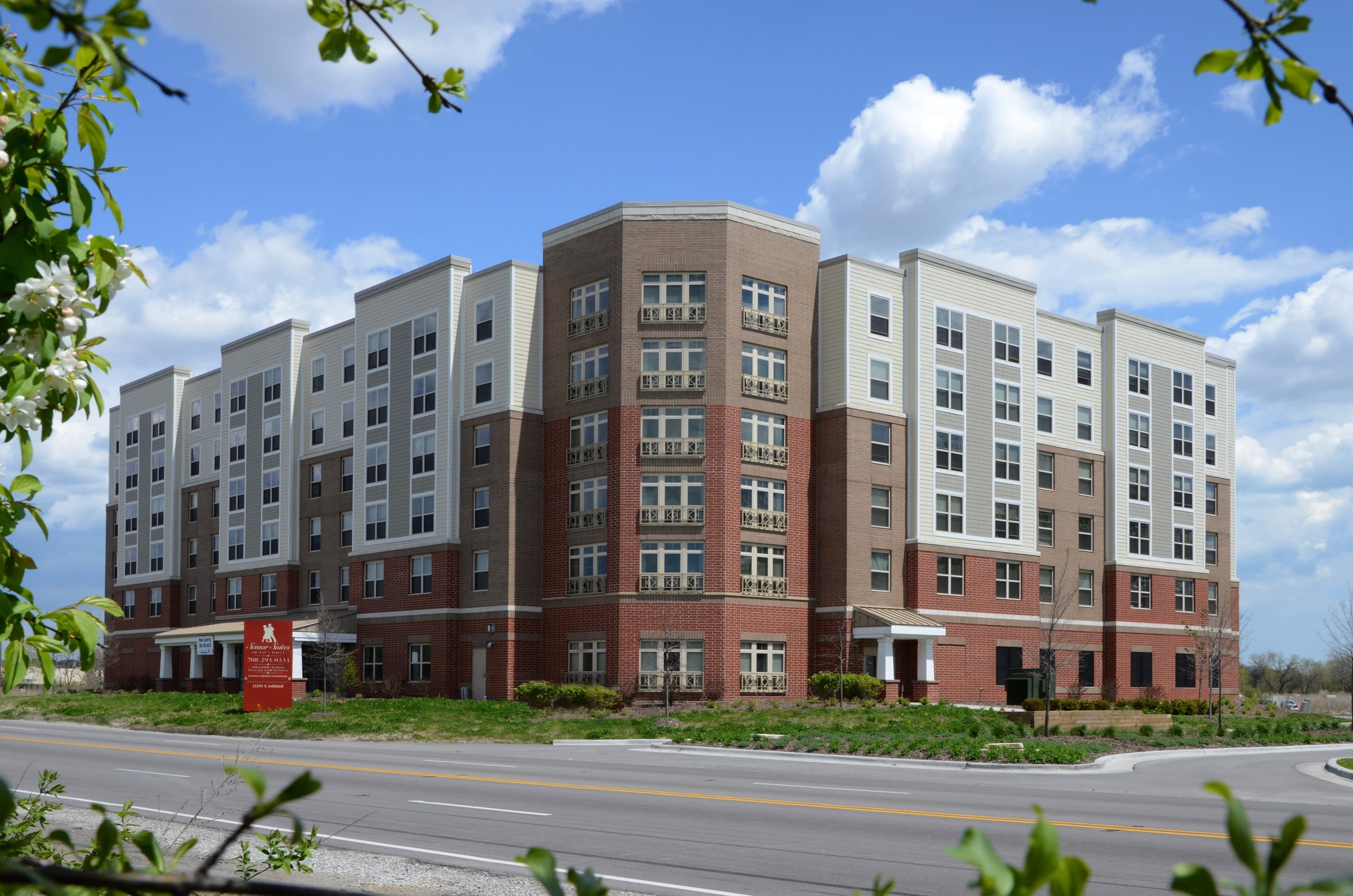 Senior Suites Of Fay'S Point in Blue Island, IL - Main View