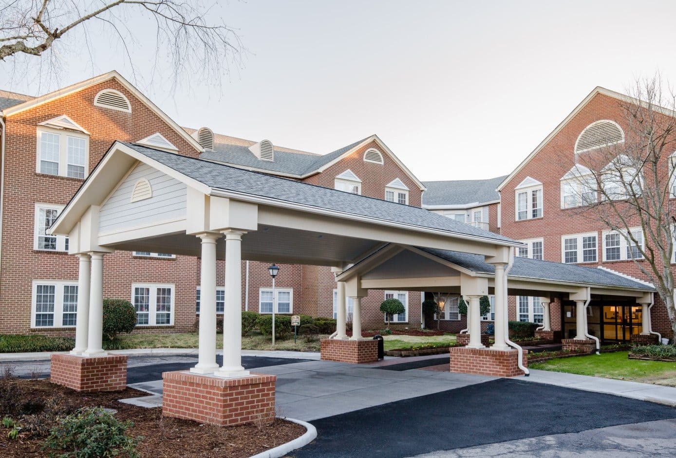 First Colonial Inn in Virginia Beach, VA - Main View