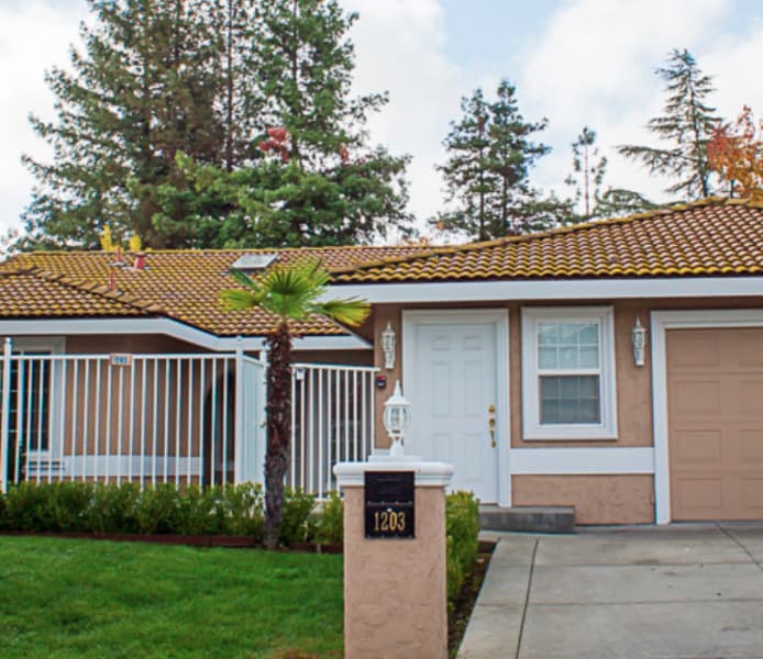 Hampshire Manor in Roseville, CA - Main View