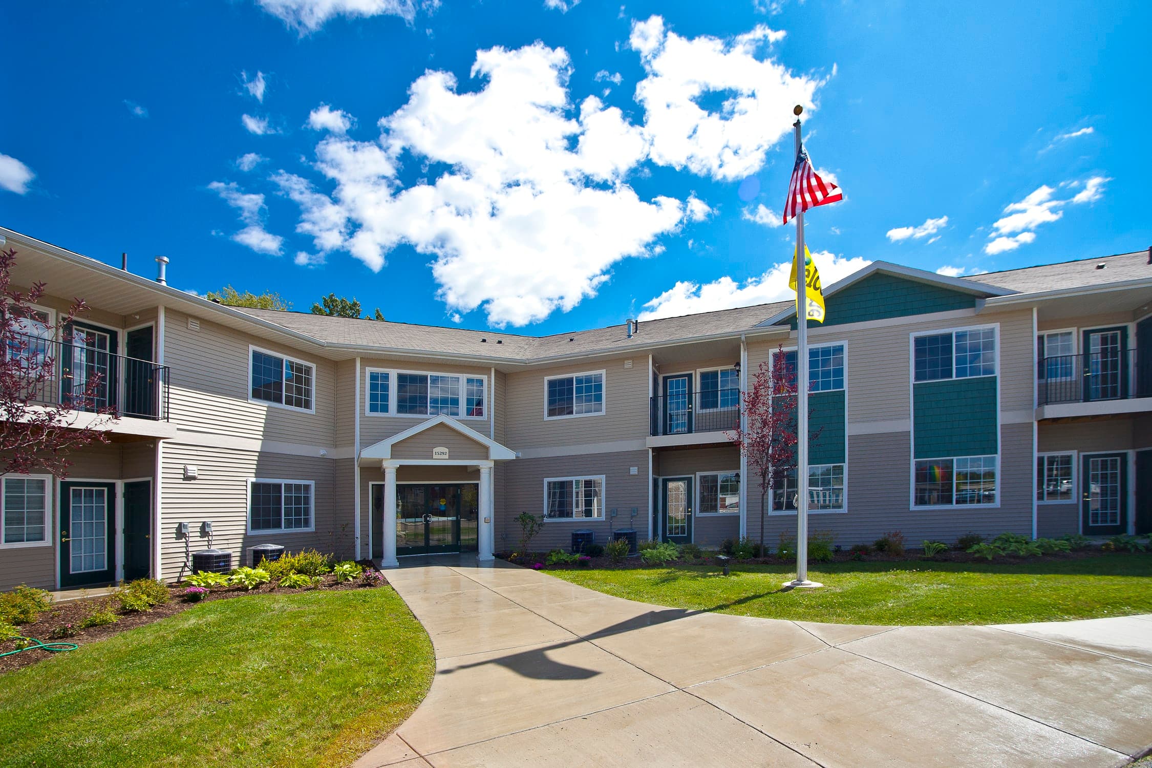 Hawk's Ridge Apartments in Bath, MI - Main View