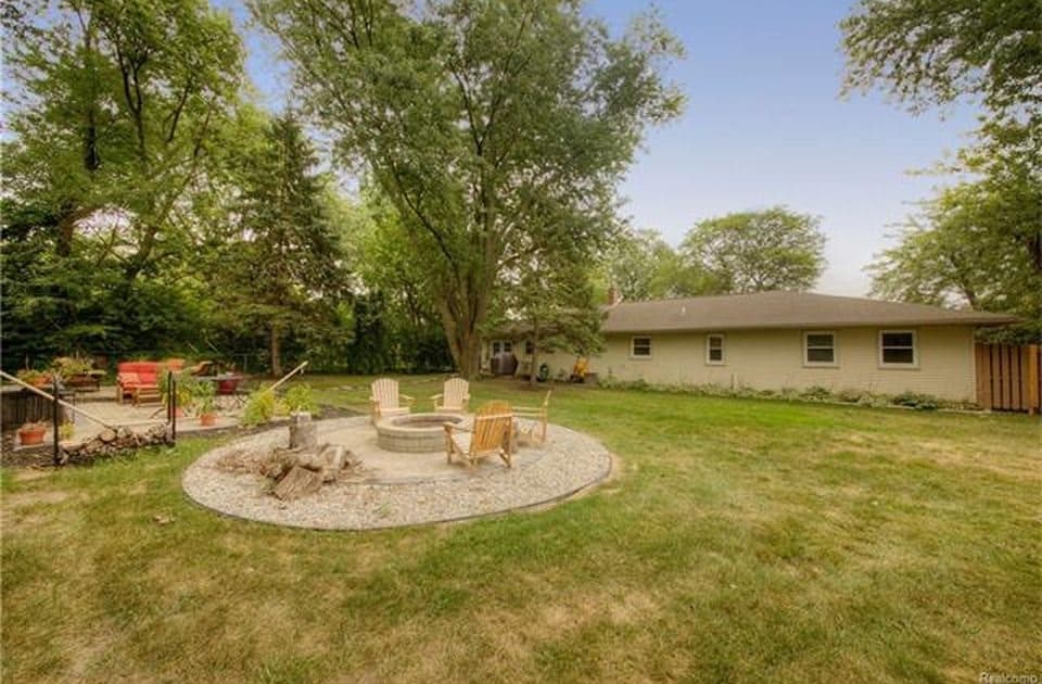 Heartfelt Ten Mile Home in Novi, MI - Main View