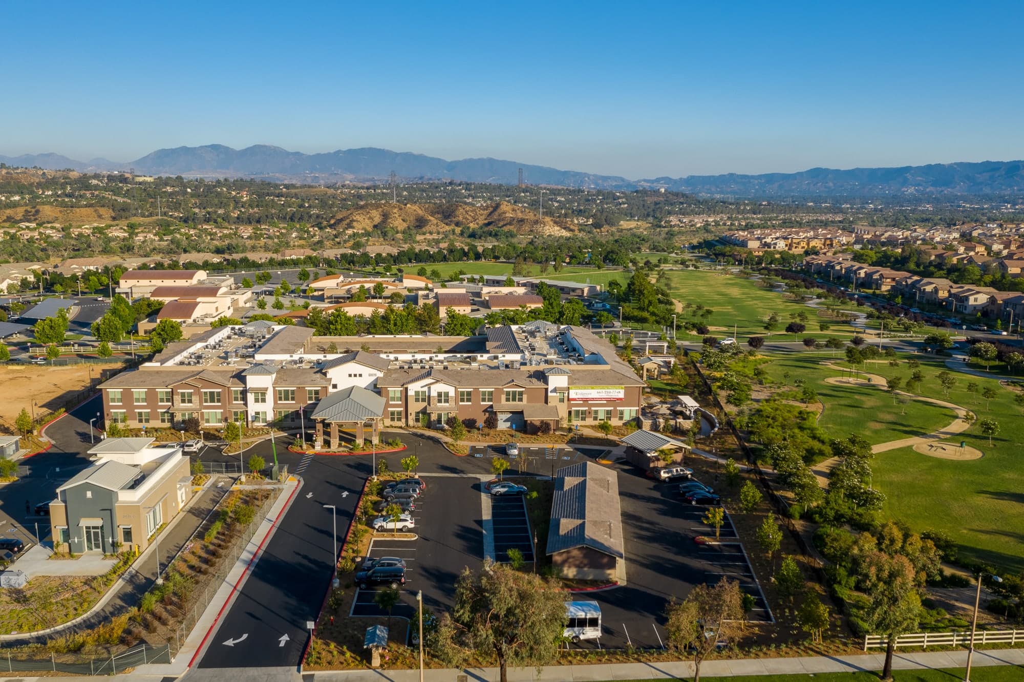 Oakmont Of Valencia in Valencia, CA - Main View
