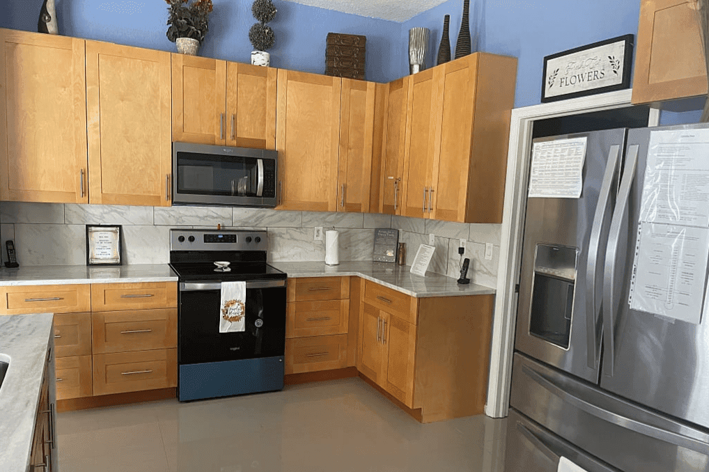 Helping Hands Adult Care Facility LLC in Loxahatchee, FL - Main View