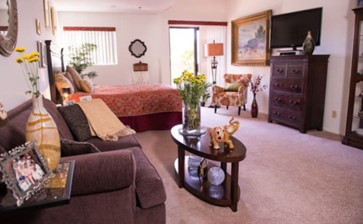 Hillcrest Royale Retirement in Thousand Oaks, CA - Main View