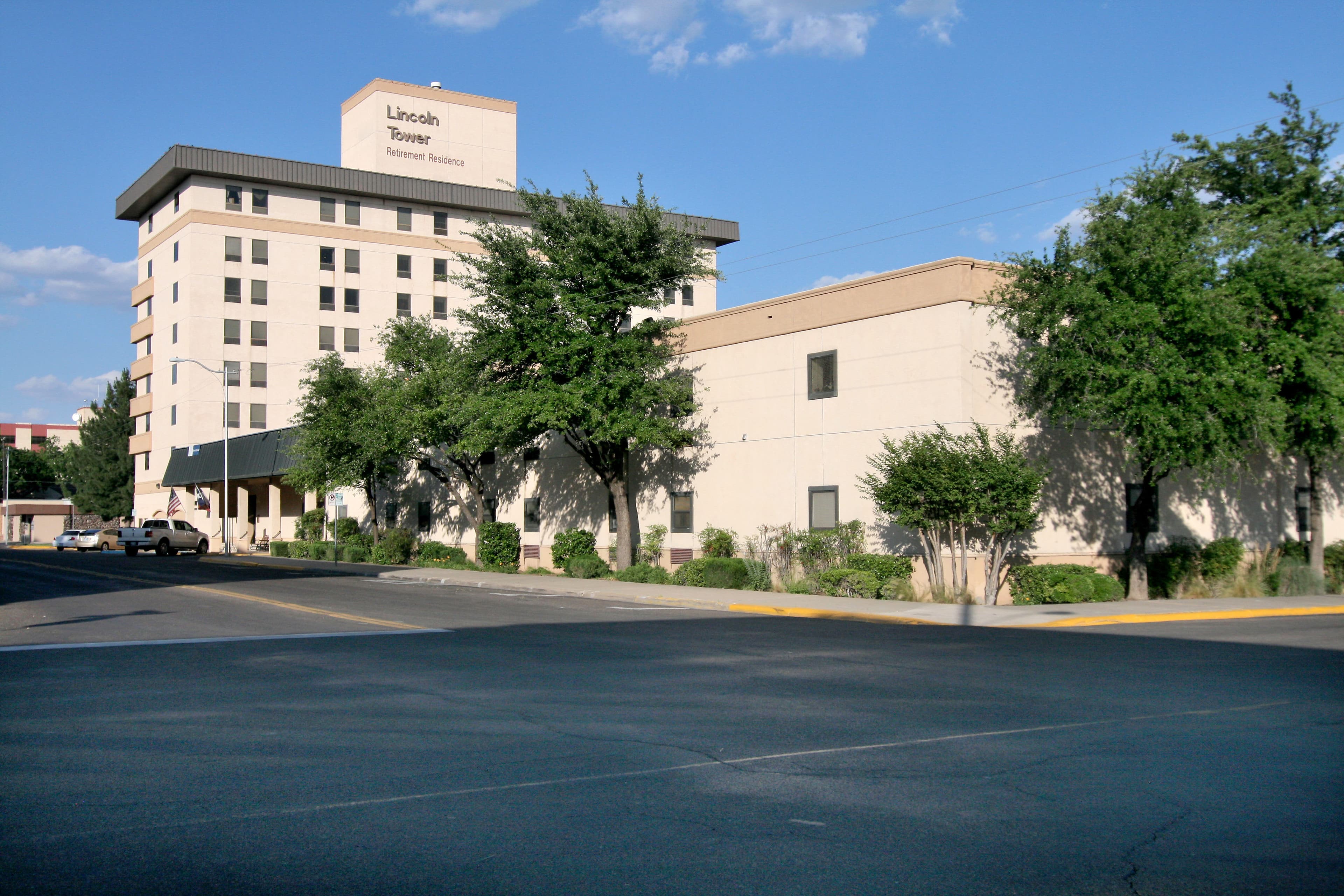 Holiday Lincoln Tower in Odessa, TX - Main View