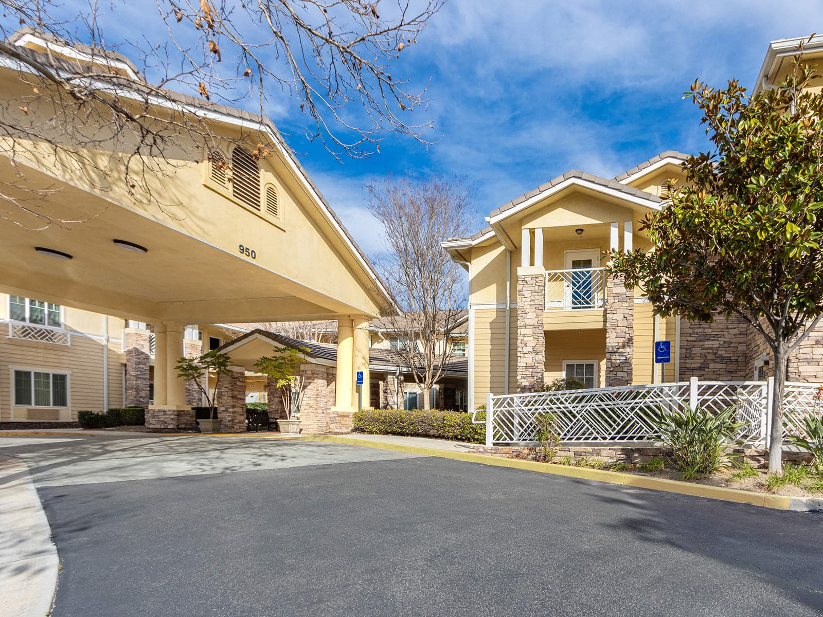 Holiday Simi Hills in Simi Valley, CA - Main View