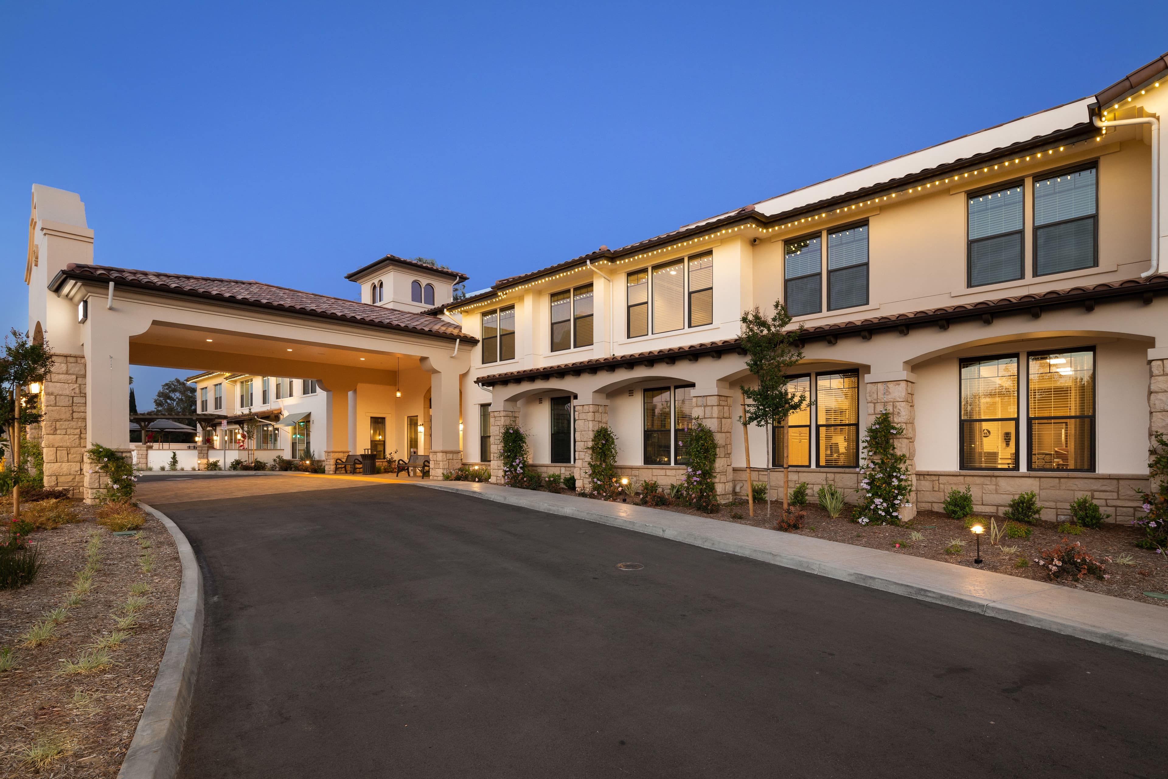 Oakmont Of Simi Valley in Simi Valley, CA - Main View