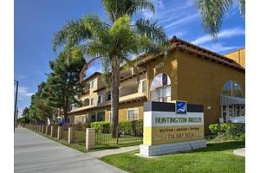 Huntington Villas Senior Apartments in Huntington Beach, CA - Main View