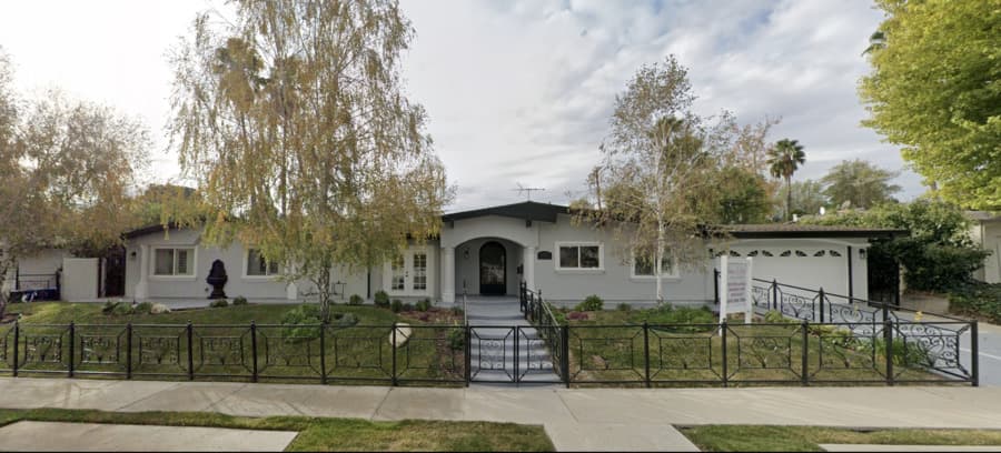 Chateau Le Petite Iii in Woodland Hills, CA - Main View