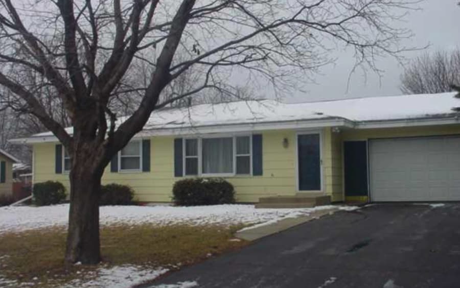 Iceland Manor in Lakeville, MN - Main View