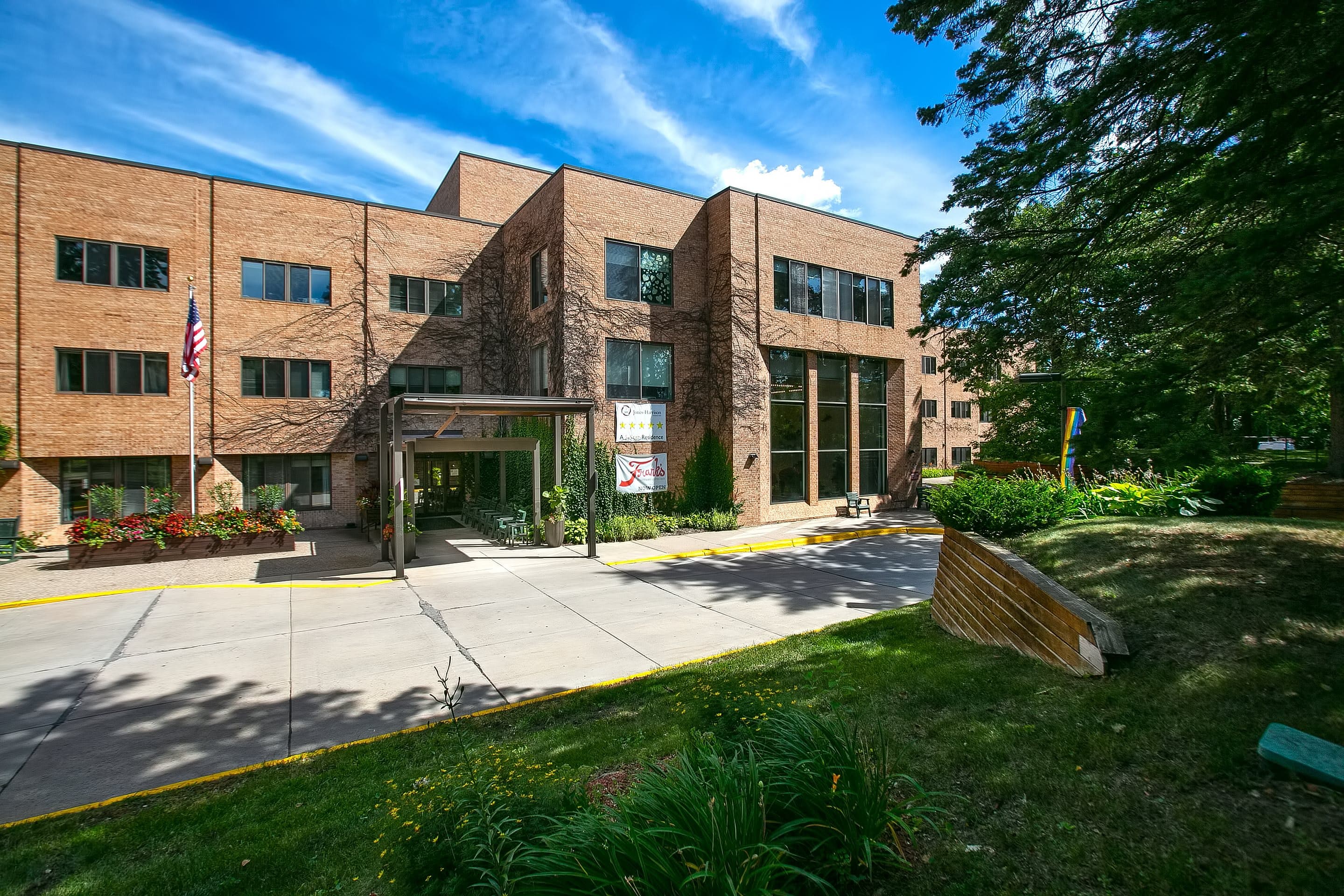 Jones Harrison Senior Living in Minneapolis, MN - Main View