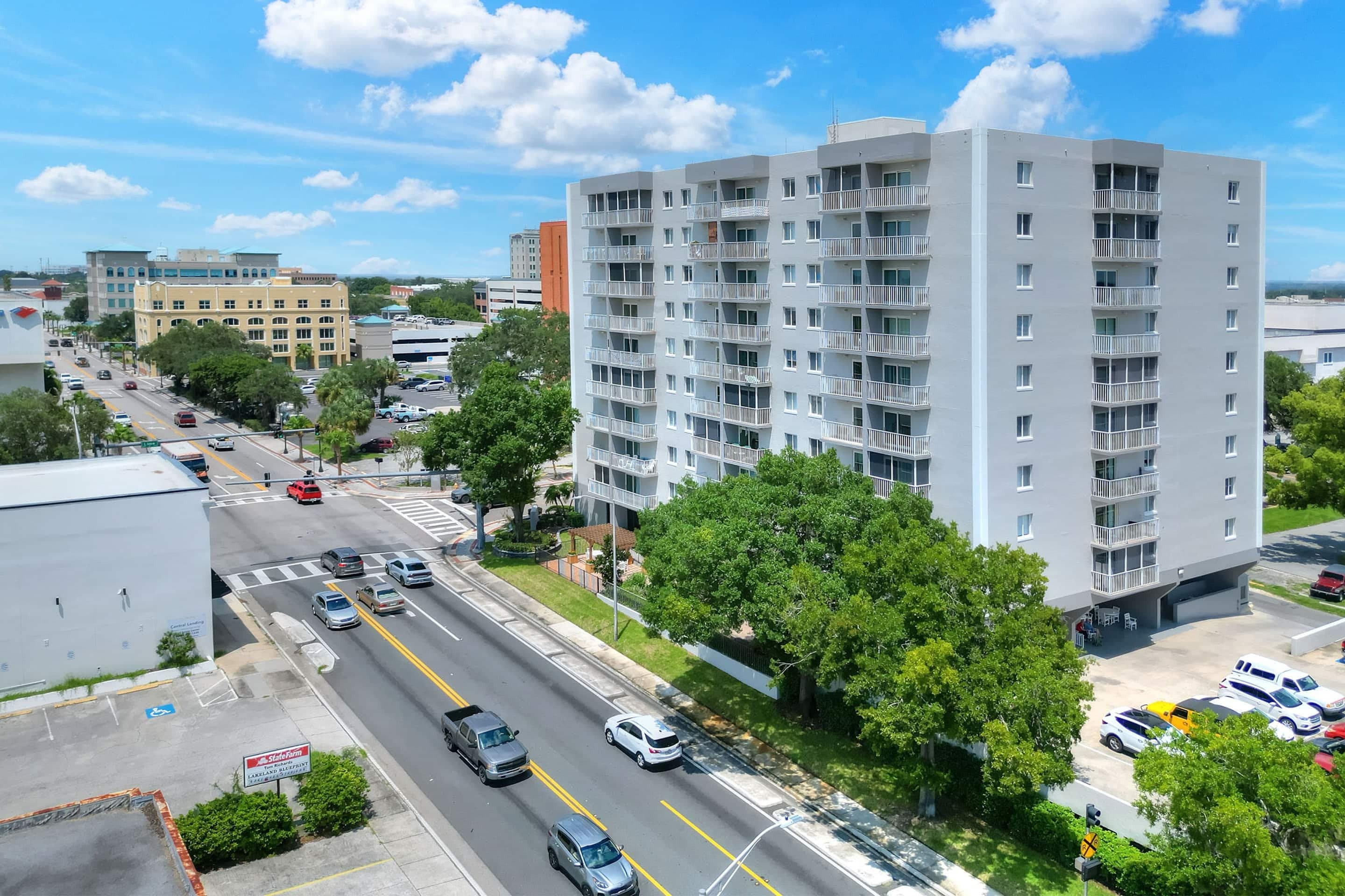 Lake Morton Plaza in Lakeland, FL - Main View