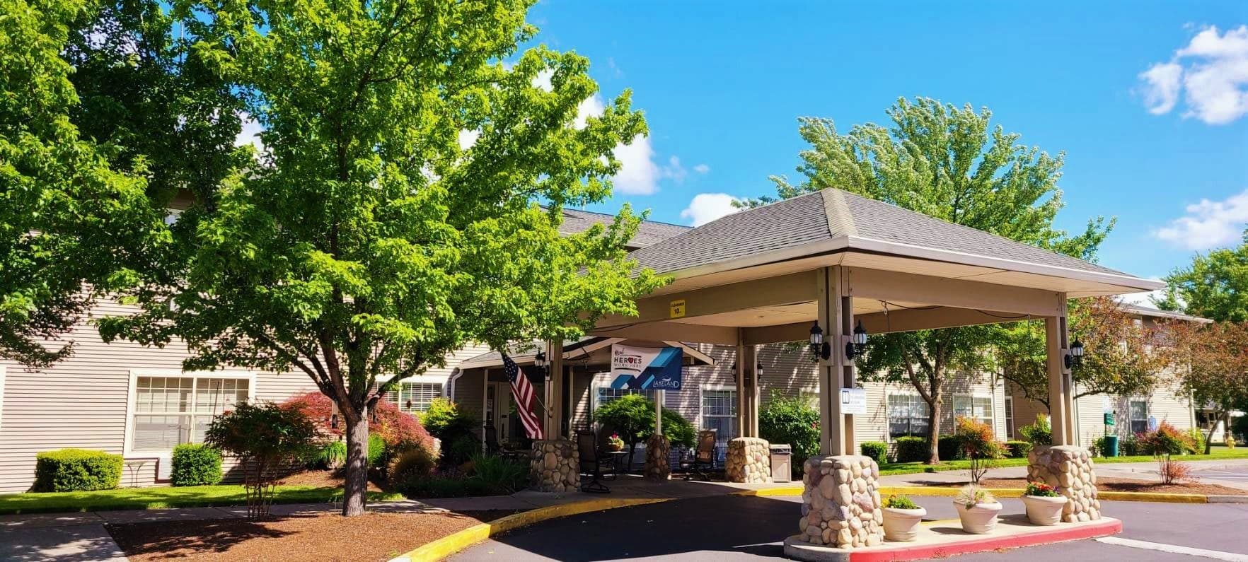 Lakeland Senior Living in Eagle Point, OR - Main View