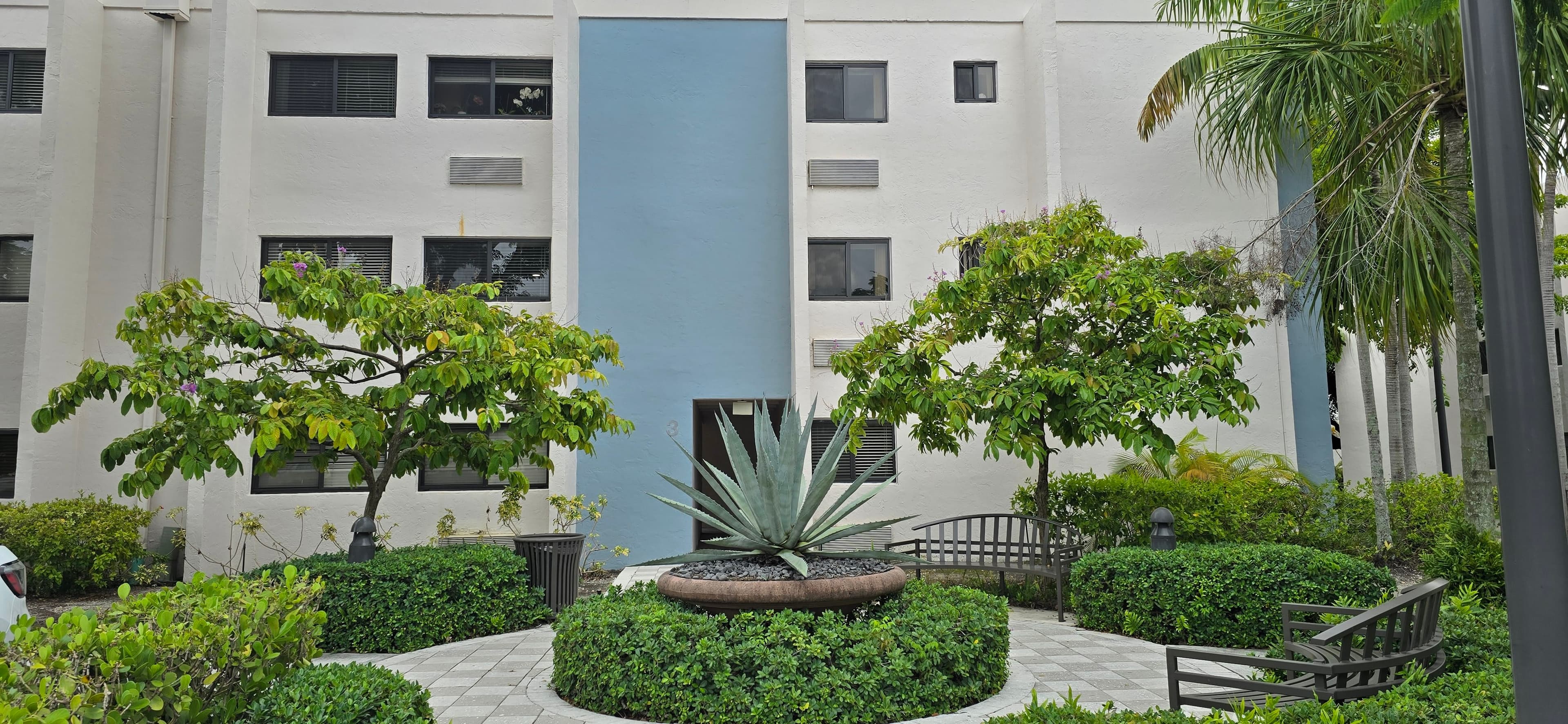 Las Palmas Senior Living in Hialeah, FL - Main View