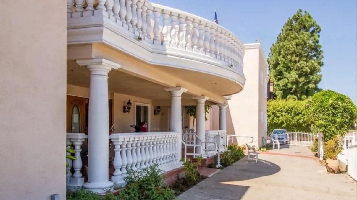 Bentley Manor in Los Angeles, CA - Main View