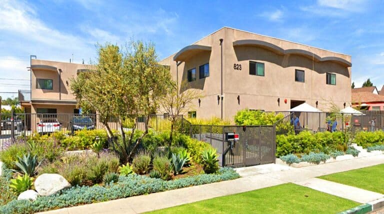 Melrose Villas in Los Angeles, CA - Main View