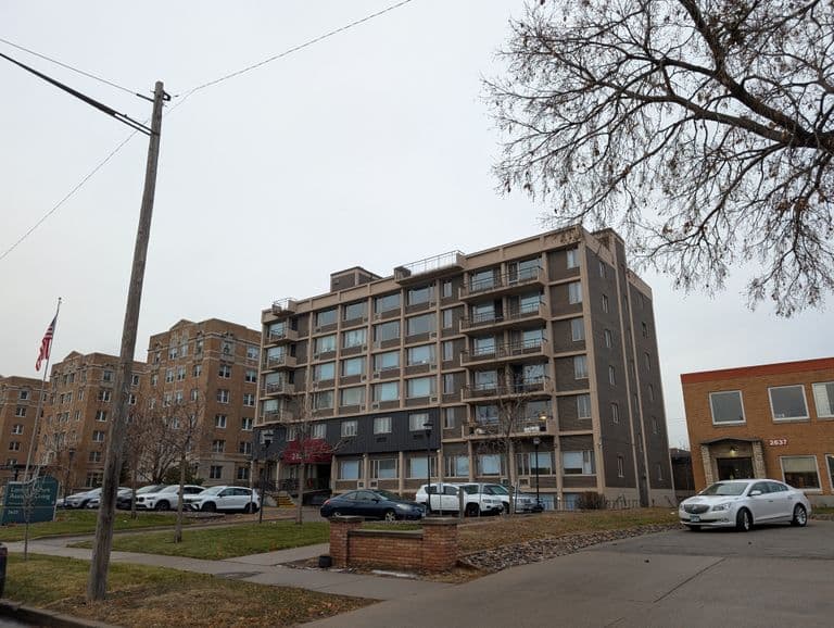 Loren on Park in Minneapolis, MN - Main View