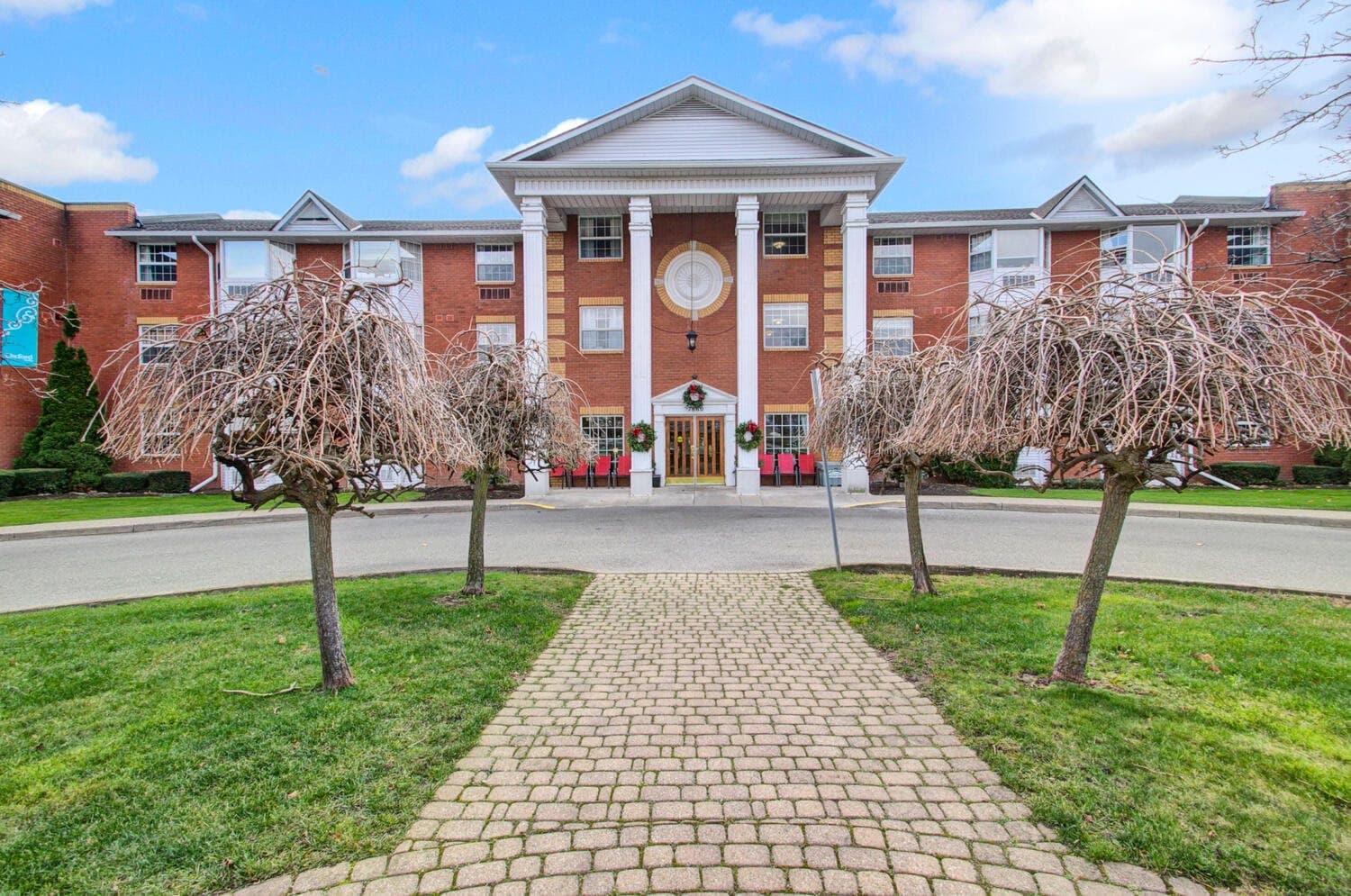 Lundy Manor in Niagara Falls, ON