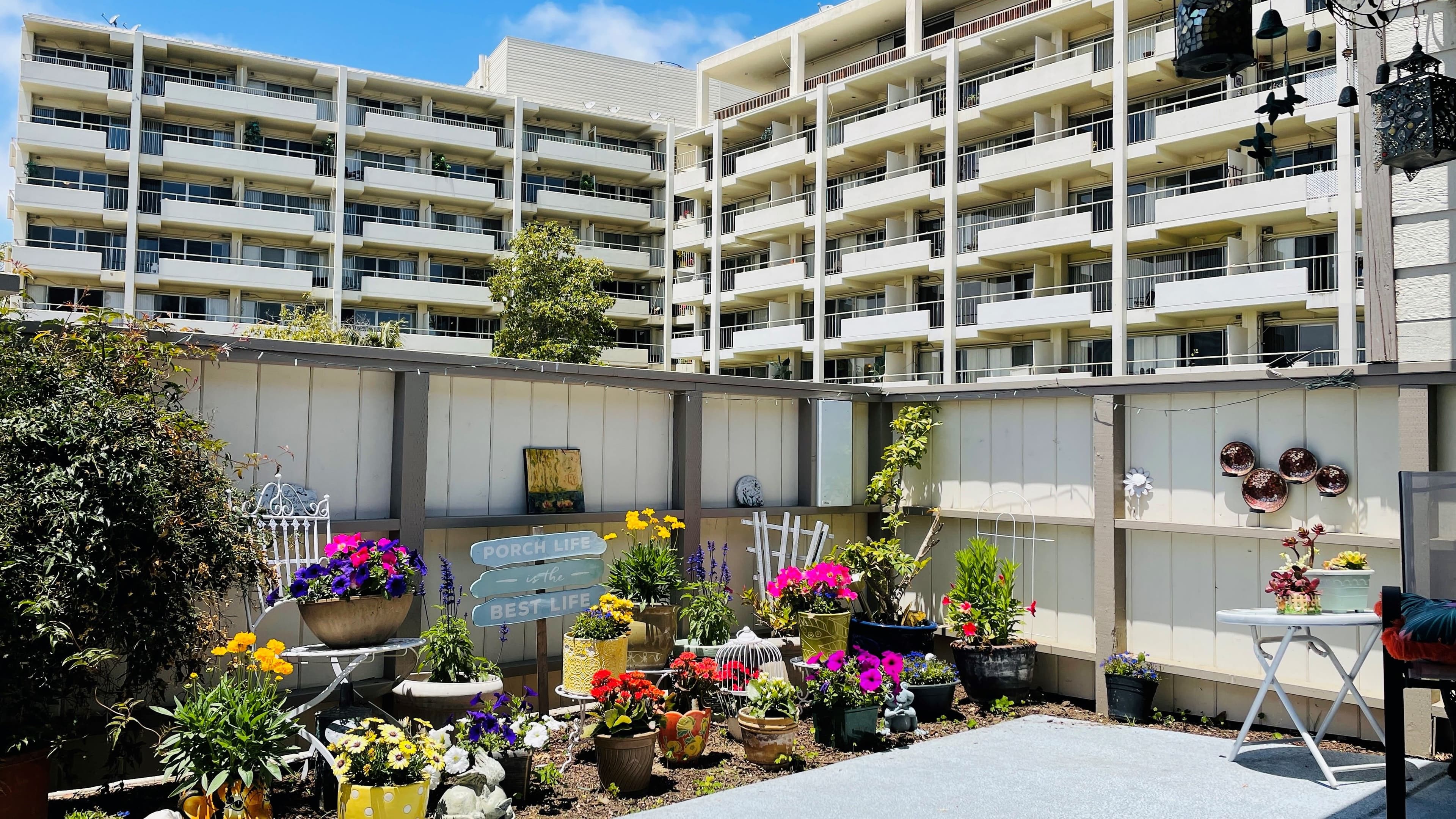 Ventura Townehouse in Ventura, CA - Main View