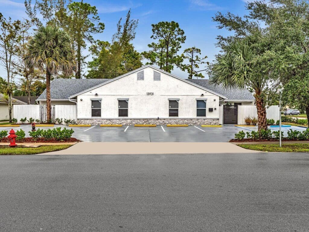 Mama Llama Residence 2 in Wellington, FL - Main View