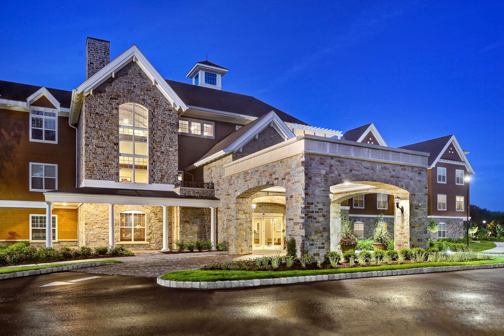 Maplewood at Stony Hill - Senior living in Bethel, Connecticut