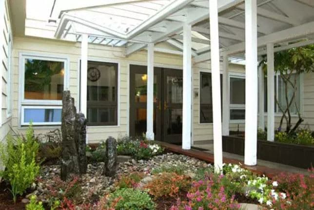 McKenzie Manor in Eugene, OR - Main View