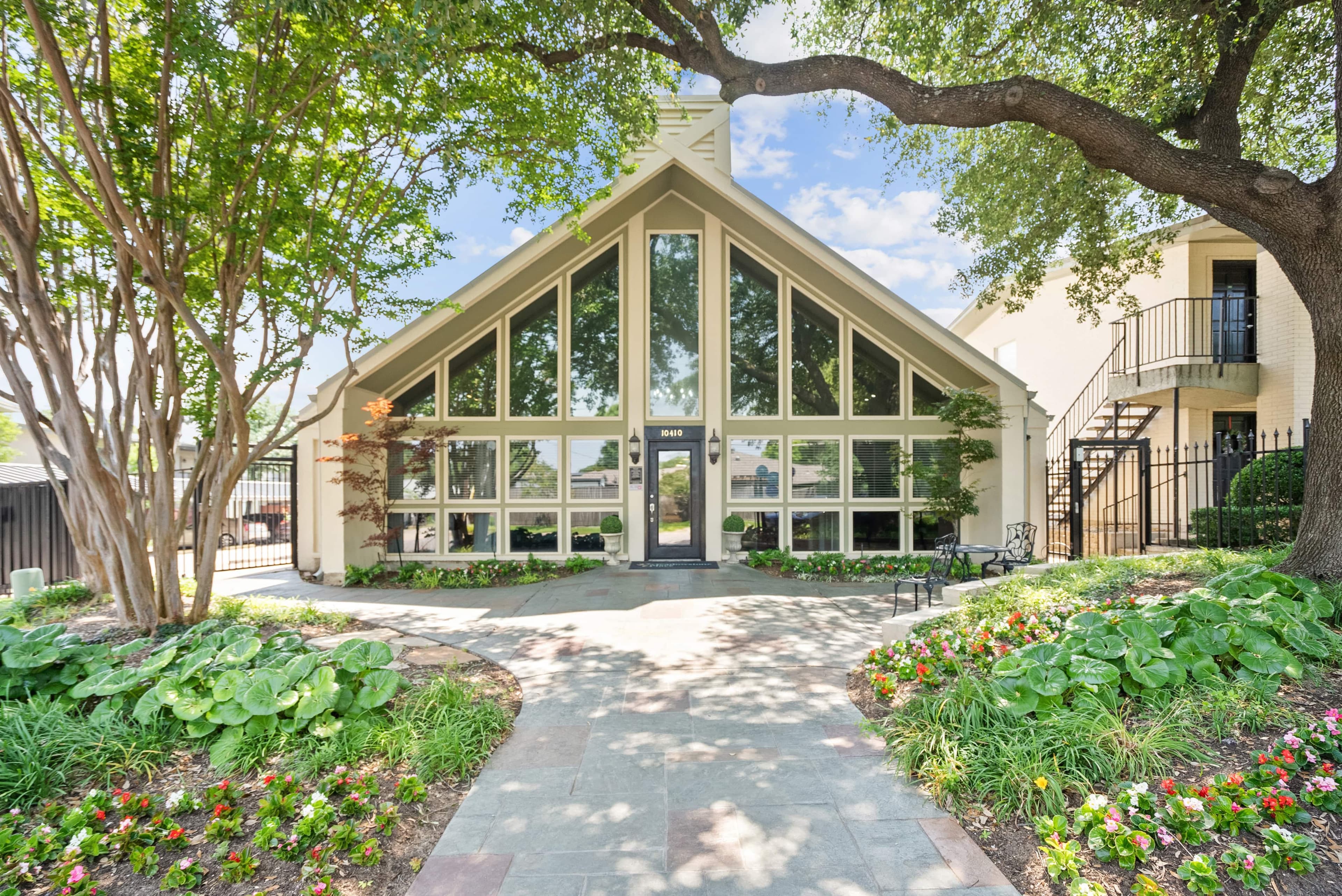 Meadowstone Place in Dallas, TX - Main View