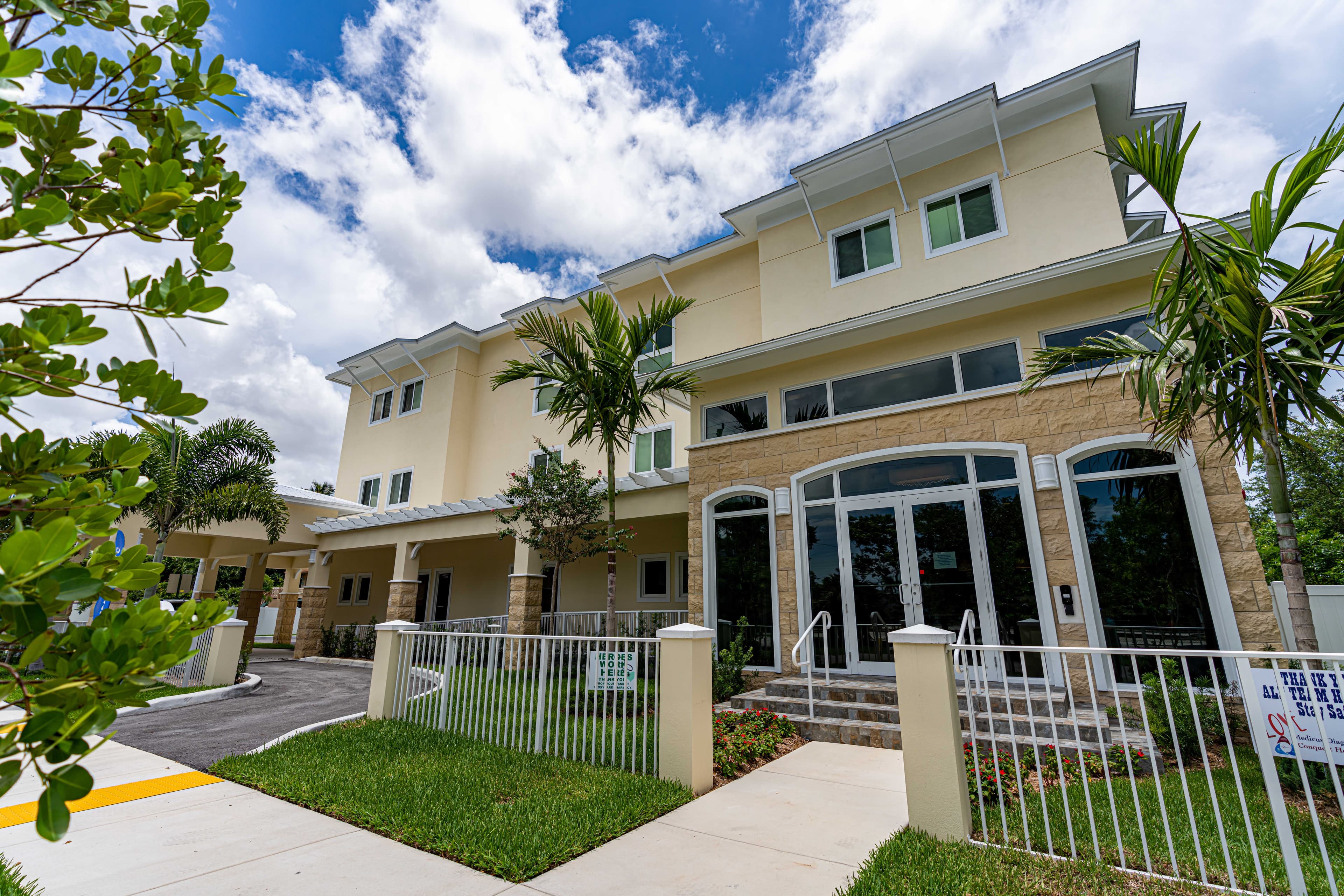 MiCasa Senior Living in Hollywood, FL - Main View